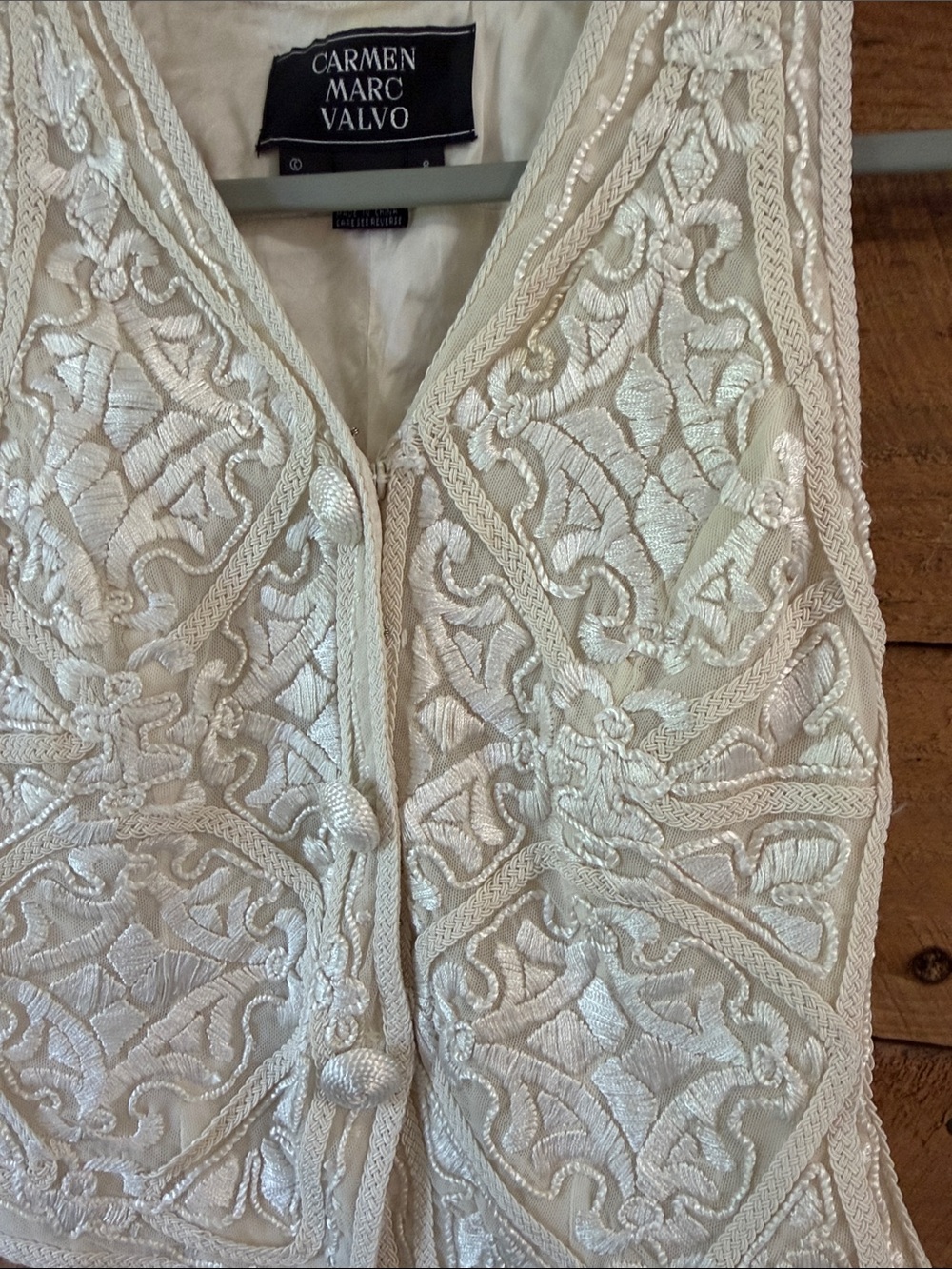 Carmen Marc Valvo Ivory Embroidered Sleeveless Vest